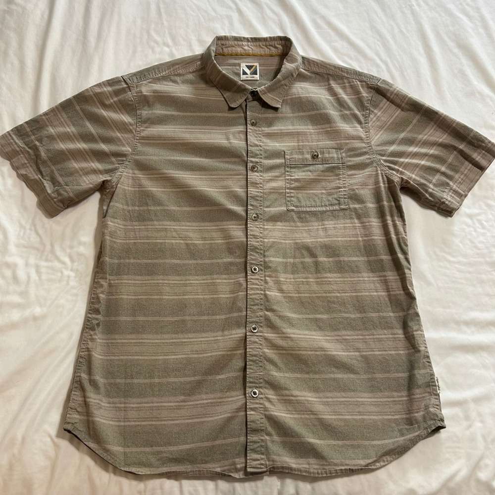 Voyager Mens Large Short Sleeve Button Down Shirt Striped Tan Olive RN 149858